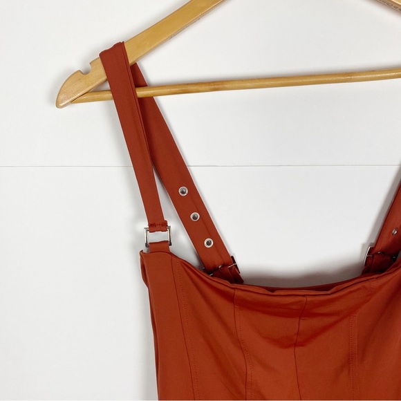 Revel Rey Hunter One-Piece Swimsuit Size Large
in Picante - Picture 7 of 9